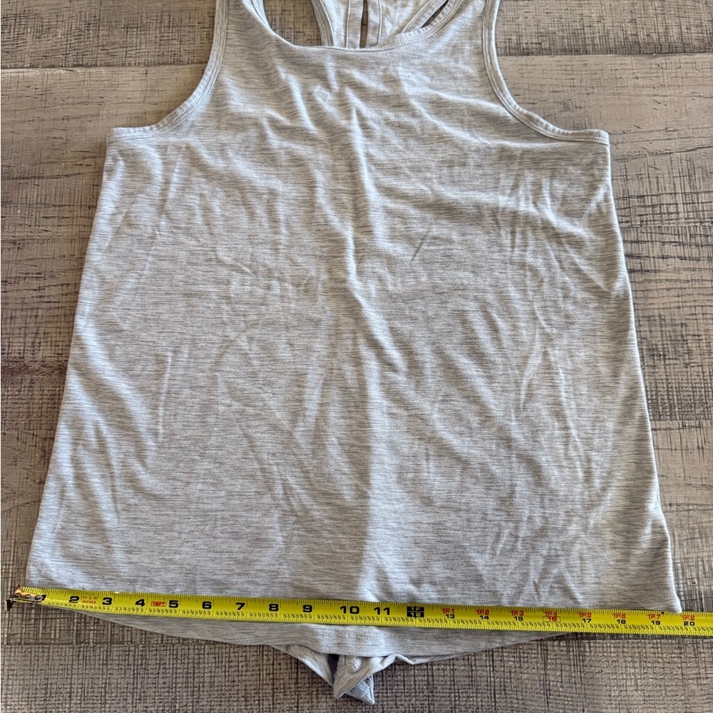 Old Navy Light Gray Women's Workout Tank with Back Tie Size small - Picture 7 of 10
